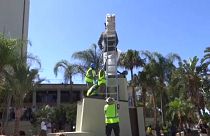 Abbau der Statue von Curt von François in der namibischen Hauptstadt Windhuk