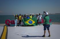 مشجعو منتخب البرازيل لكرة القدم في كورنيش الدوحة بقطر