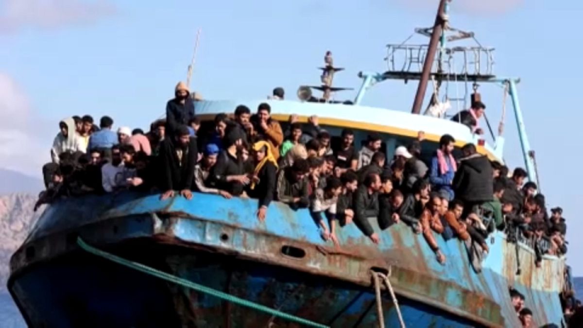 Flüchtlingsschiff auf dem Mittelmeer