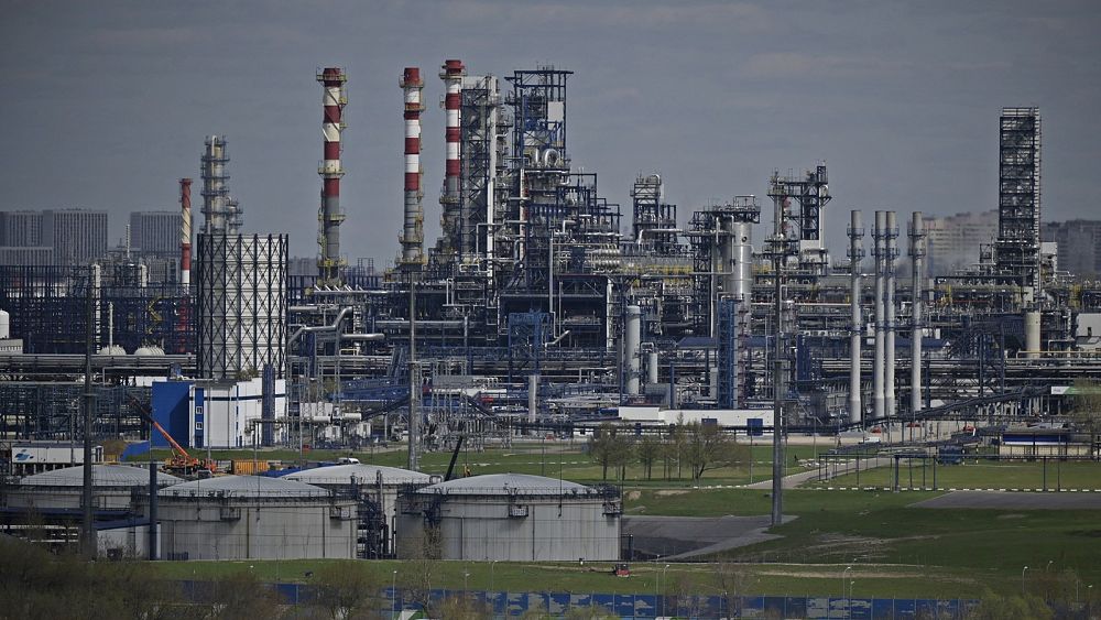 Following G7 plan, EU countries near deal to cap Russian oil at $60 per barrel