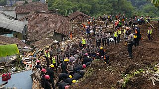Endonezya'da 21 Kasım'da meydana gelen depremin ardından arama kurtarma faaliyetleri devam ediyor