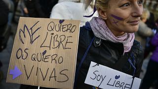 Imagen de archivo de una mujer en Pamplona durante las manifestaciones del 8 M.