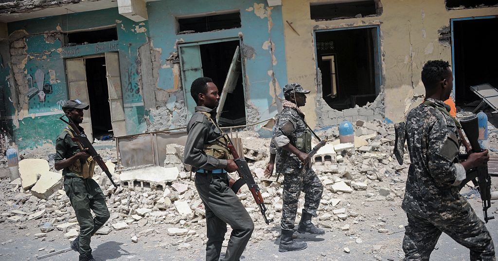 Somalia makes gains against al-Shebab extremists thumbnail