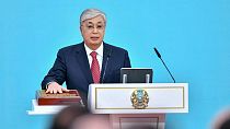 Kassym-Jomart Tokáyev jura de nuevo su cargo como presidente de Kazajistán.