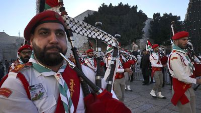 عروض الكشافة الفلسطينية خارج كنيسة المهد، مكان ميلاد المسيح في بيت لحم.  2022/11/26