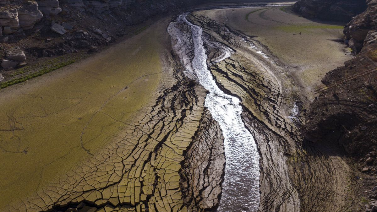 Der fast ausgetrocknete Fluss Ter in Katalonien in Spanien