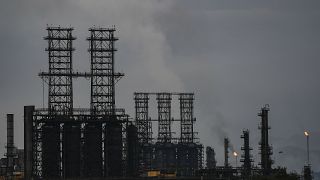 Вид на нефтезавод "Хосе Антонио Ансоатеги". Вашингтон разрешил компании Chevron возобновить "ограниченное" производство нефтепродуктов в Венесуэле после многолетних санкций. 