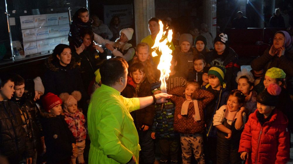 Ukraine war: Snowy Kyiv battles power cuts, Russia 'may leave' Zaporizhzhia, Kherson exodus - Euronews