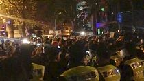 Un momento della protesta a Shanghai