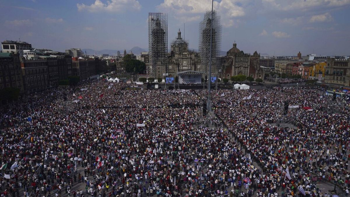 Vue aérienne de la manifestation emmenée par le président mexicain, le 27 novembre 2022 à Mexico