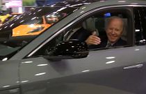 Presidente dos EUA, Joe Biden, experimenta um carro elétrico de marca norte-americana