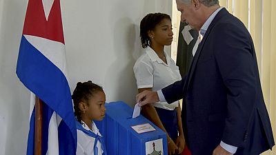 El presidente Miguel Díaz-Canel vota en las municipales cubanas