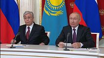 El presidente ruso Vladímir Pútin y su homólogo kazajo Kasim-Yomart Tokáyev