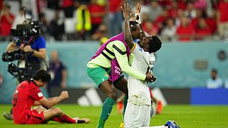 Ο παίκτες της Γκάνας πανηγυρίζουν τη νίκη απέναντι στη Νότια Κορέα στο Μουντιάλ του Κατάρ