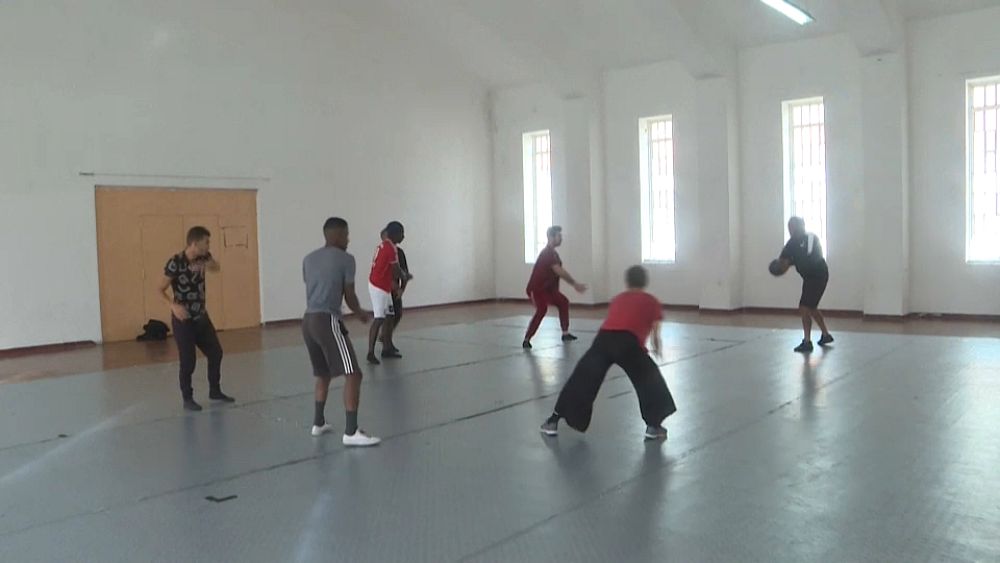 Contemporary dance workshop gives escape to inmates at Portuguese prison near Lisbon