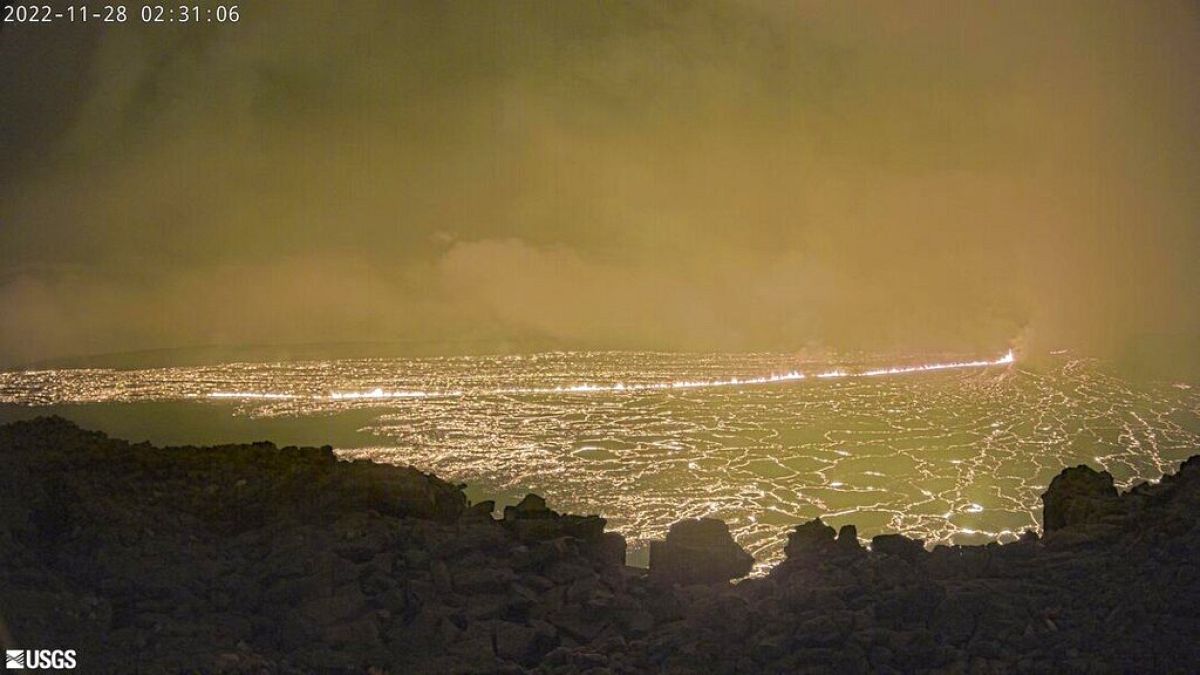 A Mauna Loa kráterét figyelő kutatókamera felvétele