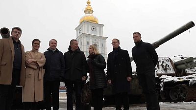 Los siete ministros de Exteriores de los países nórdicos y bálticos en la catedral de San Miguel, Kiev, Ucrania 28/11/2022