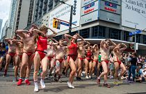 Парад гей-прайд в Торонто - один из смых массовых, в город съезжаются более миллиона человек (июль 2022 г.)