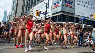 Парад гей-прайд в Торонто - один из смых массовых, в город съезжаются более миллиона человек (июль 2022 г.)