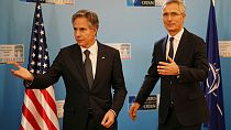Le Secrétaire général de l'OTAN, Jens Stoltenberg et le chef de la diplomatie américaine (gauche), Antony Blinken, Bucarest, Romanie, le 29 novembre 2022.
