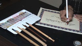 Maroc : l’art traditionnel de la calligraphie marocaine, préservé 