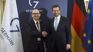El ministro alemán de Justicia, Marco Buschmann, recibe a Denys Maljuska, a la izquierda, ministro ucraniano de Justicia