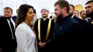Russia Today kanalının Geney Yayın Yönetmeni Margarita Simonyan ile Ramzan Kadirov, Kremlin'de bir törende konuşurken