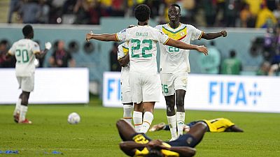 Les joueurs sénégalais se congratulent après leur succès face à l'Equateur 2-1, à Doha, le 29/11/2022