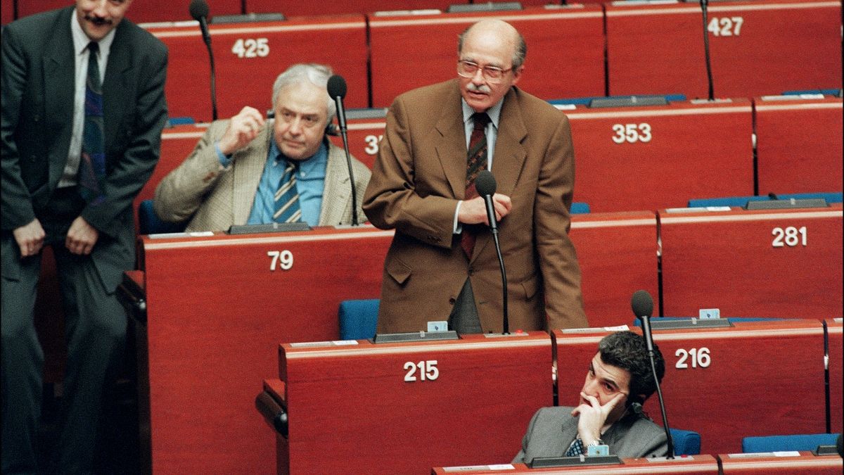 1995-ben Strasbourgban az Európai Parlamentben egy szavazáson