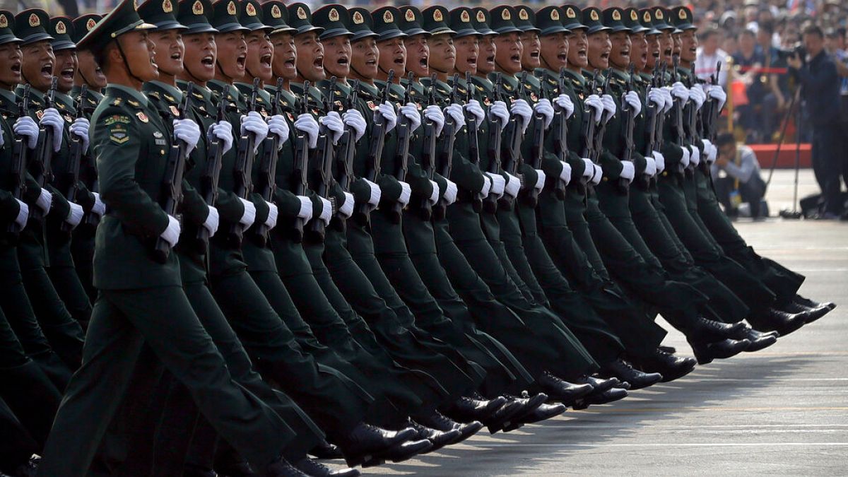 Çin Halk Kurtuluş Ordusu'na mensup askerler