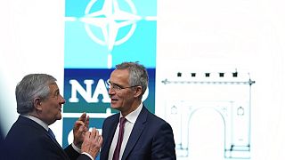 O secretário-geral da NATO, Jens Stoltenberg (dir.)