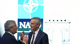 Il ministro degli Esteri Antonio Tajani con il segretario generale della Nato Jens Stoltenberg, a Bucarest