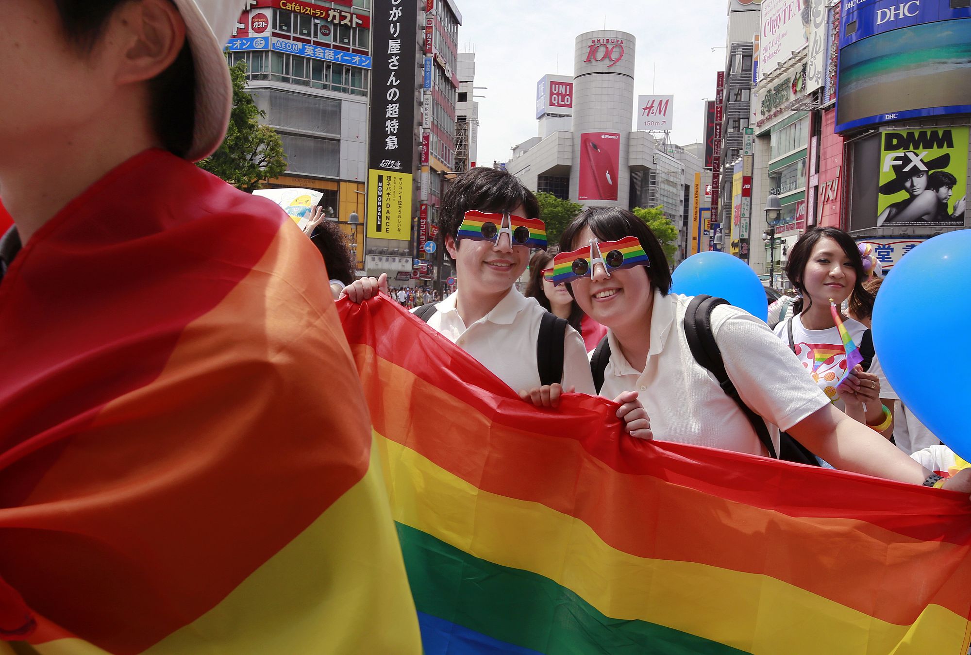 Same-sex partners better protected in US and Japan Euronews image