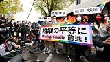 مؤيدون للزواج المثلي خارج محكمة مقاطعة طوكيو، اليابان، الأربعاء 30 نوفمبر 2022