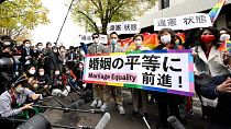 مؤيدون للزواج المثلي خارج محكمة مقاطعة طوكيو، اليابان، الأربعاء 30 نوفمبر 2022