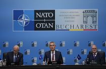 Президиум конференции глав МИД стран НАТО в Бухаресте во главе с генсеком альянса Йенсом Столтенбергом