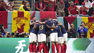 A francia válogatott játékosai Théo Hernandez gólját ünneplik.
