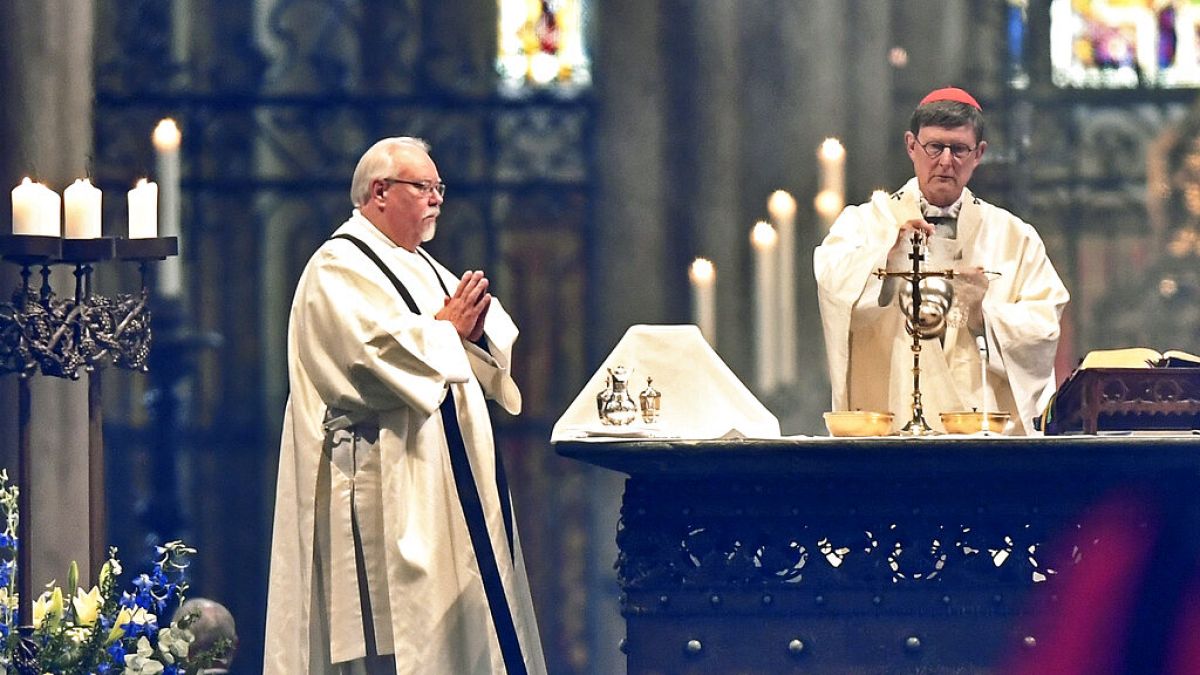Der umstrittende Erzbischof von Köln, Kardinal Rainer Woelki feiert eine katholische Messe im Kölner Dom, 3. Mai 2020