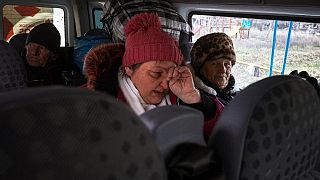 Residentes de Chasiv Yar deslocados da região de Bakhmut