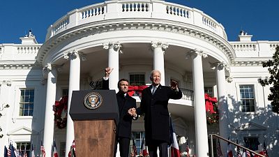 الرئيس الفرنسي ماكرون ونظيره الأمريكي جو بايدن- 1 ديسمبر 2022