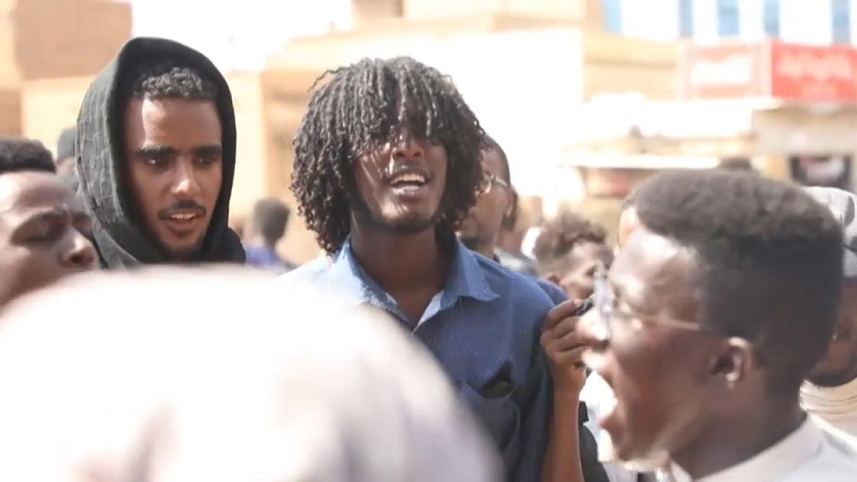 Membri della comunità rastafariana protestano in Sudan