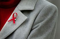 روبان قرمز نماد اطلاع‌رسانی در مورد بیماری ایدز