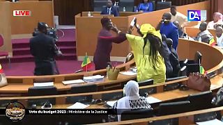 شجار وضرب بالأيادي داخل البرلمان السنغالي
