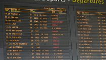 Panel informativo de un aeropuerto en Francia