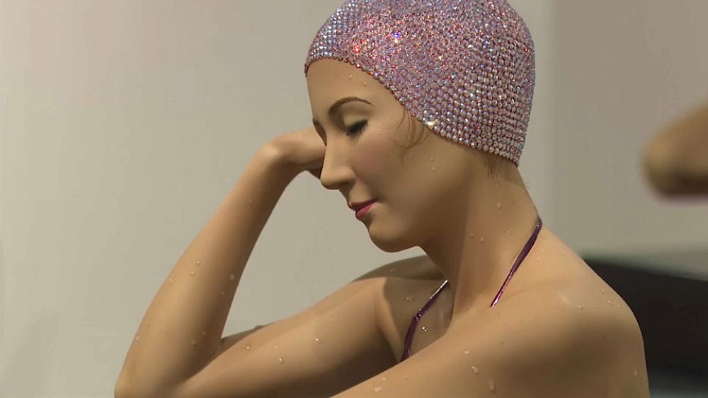 VIDEO : Hyper-realistic sculptors of swimmers on display at Miami’s art week
