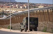 Die Grenze zwischen Marokko und den spanischen Enklave Melilla