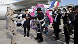 Il presidente francese viene accolto dai musicisti dopo essere atterrato in Louisiana