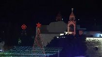 Árbol de Navidad iluminado en la ciudad cisjordana de Belén