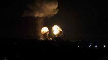 انفجار ناجم عن غارة إسرائيلية في خان يونس - قطاع غزة 04/12/2022
