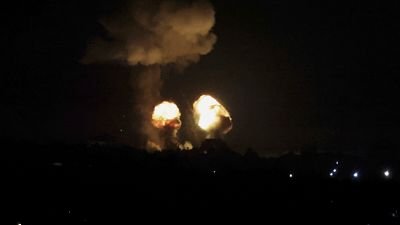 انفجار ناجم عن غارة إسرائيلية في خان يونس - قطاع غزة 04/12/2022